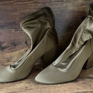 Nine West Khaki Green Boots Size 9